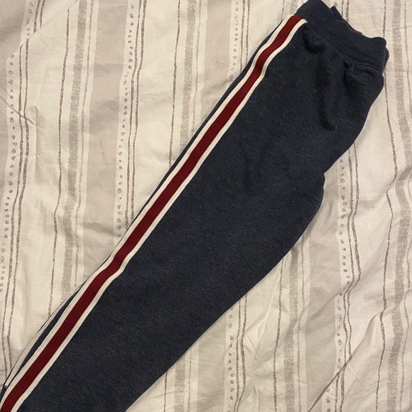 Three piece set - Picture 4 of 9